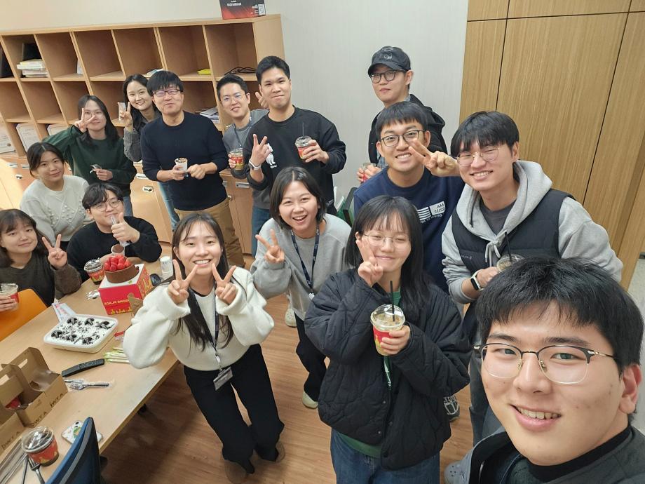 [2024.12.24] 크리스마스 파티 이미지